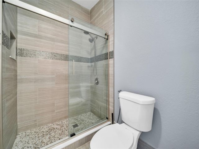 Home for rent at 10910 SW 72nd St 273 - photo 5247587