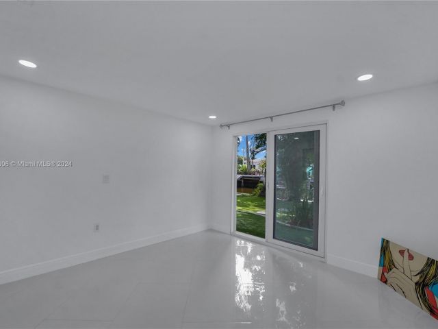 Home for sale at 1137 SW 8th Ave - photo 4930061