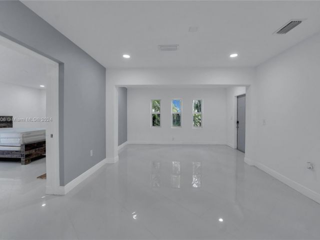 Home for sale at 1137 SW 8th Ave - photo 4930073