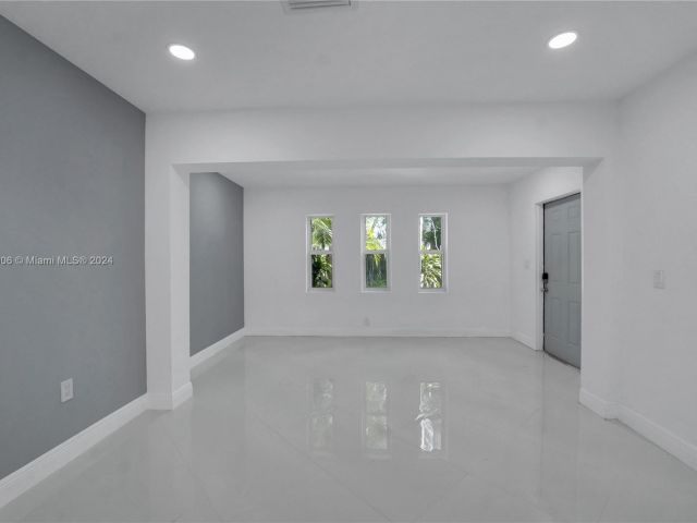 Home for sale at 1137 SW 8th Ave - photo 4930078
