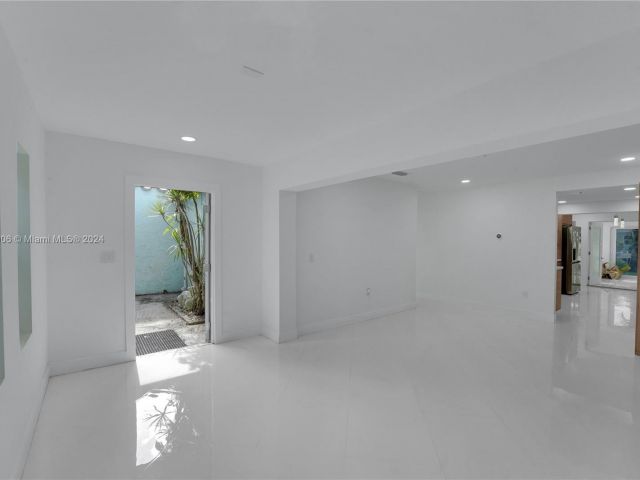 Home for sale at 1137 SW 8th Ave - photo 4930079