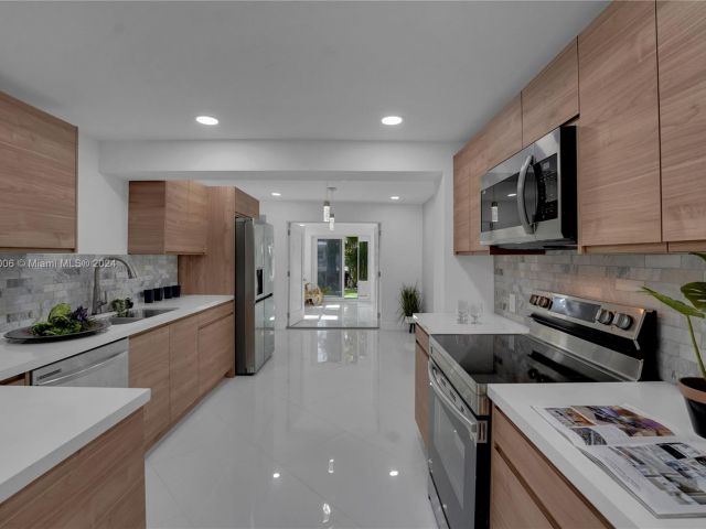 Home for sale at 1137 SW 8th Ave - photo 4930080