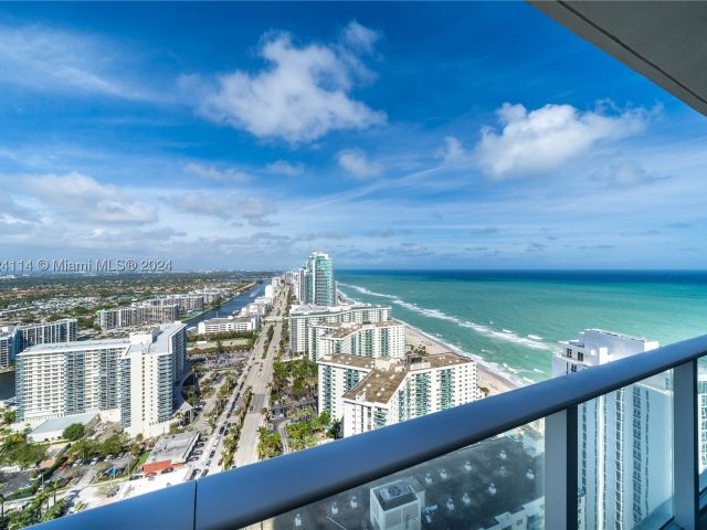 1-bedroom condo for sale in Hollywood - 4111 S Ocean Dr 3112 - MondialRealty