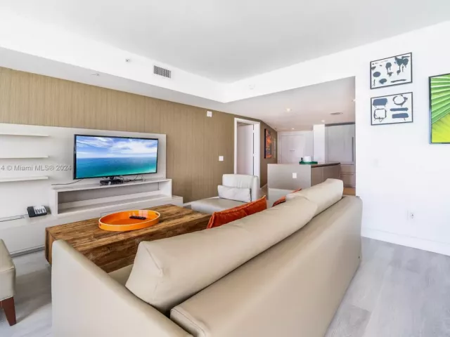 1-bedroom condo for sale in Hollywood - 4111 S Ocean Dr 3112 - MondialRealty