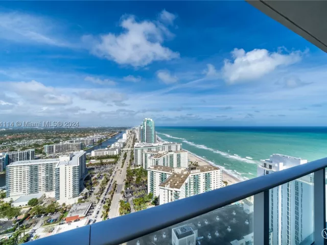 1-bedroom condo for sale in Hollywood - 4111 S Ocean Dr 3112 - MondialRealty