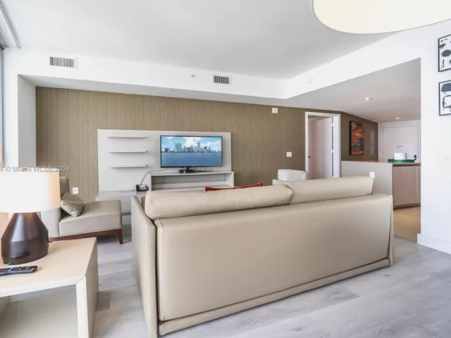 1-bedroom condo for sale in Hollywood - 4111 S Ocean Dr 3112 - MondialRealty