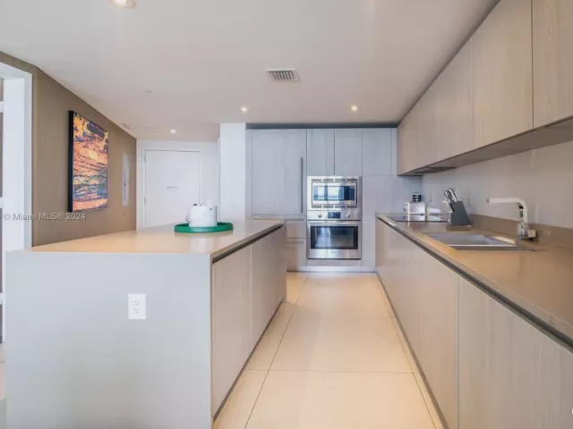 1-bedroom condo for sale in Hollywood - 4111 S Ocean Dr 3112 - MondialRealty