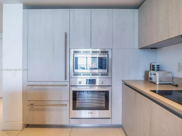 1-bedroom condo for sale in Hollywood - 4111 S Ocean Dr 3112 - MondialRealty