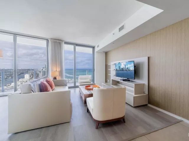 1-bedroom condo for sale in Hollywood - 4111 S Ocean Dr 3112 - MondialRealty