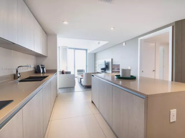 1-bedroom condo for sale in Hollywood - 4111 S Ocean Dr 3112 - MondialRealty