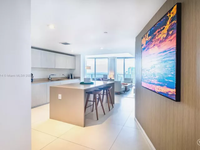 1-bedroom condo for sale in Hollywood - 4111 S Ocean Dr 3112 - MondialRealty