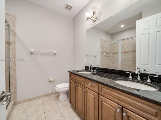 Home for rent at 423 SE 13th St - photo 4933723