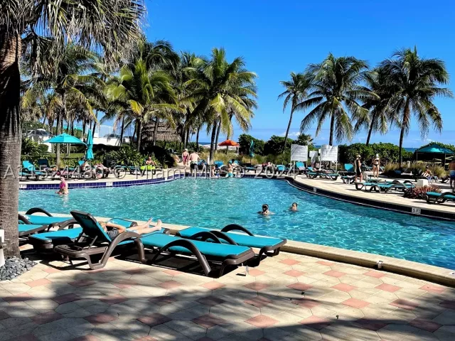 2-bedroom condo for rent in Hollywood - 3801 S OCEAN DR 15V - MondialRealty