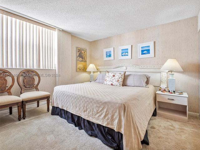 3-bedroom condo for sale in Sunny Isles Beach - 290 174th St 1809 - MondialRealty