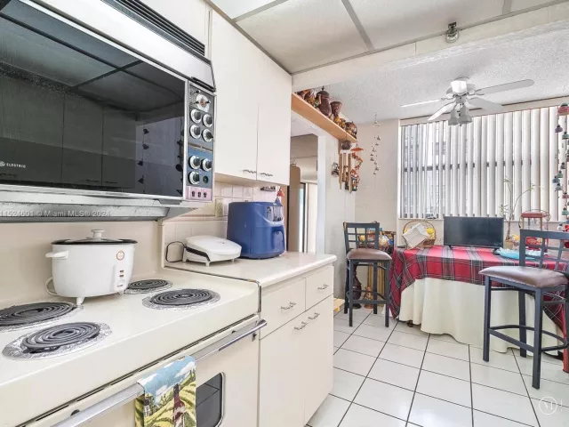 Apartment for sale  Unit #1809 - photo 4964577