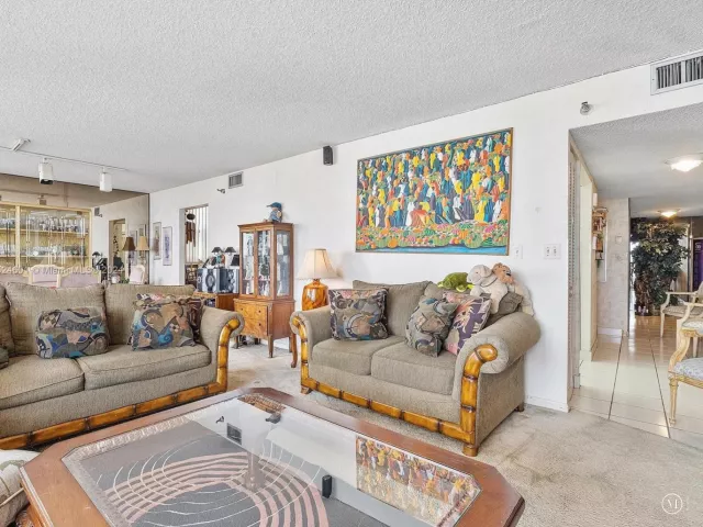 Apartment for sale  Unit #1809 - photo 4964581