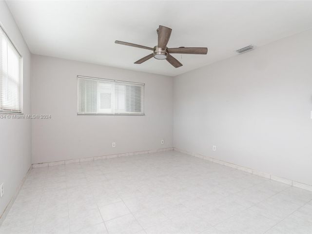 Home for rent at 21320 NE 25th Court - photo 5492117