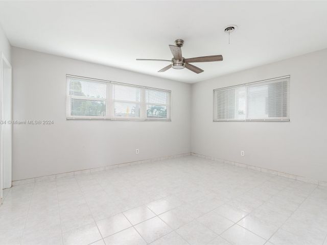 Home for rent at 21320 NE 25th Court - photo 5492120