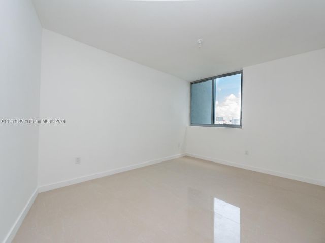 Apartment for rent  Unit #1001 - photo 4950983