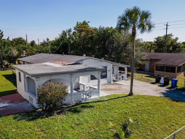 Home for sale at 660 SW 28th Dr - photo 4950374