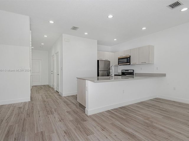 Home for rent at 1321 NW 27th Ave 1321 - photo 4964137