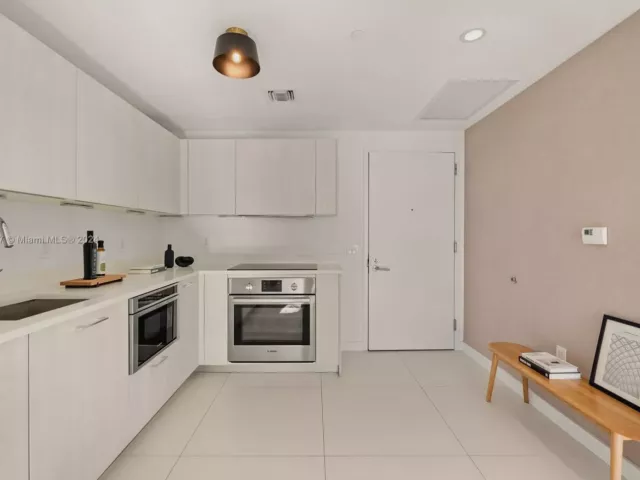 2-bedroom condo for rent in Miami - 501 NE 31st St 2209 - MondialRealty