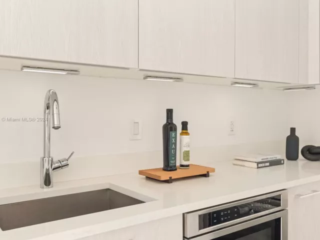 2-bedroom condo for rent in Miami - 501 NE 31st St 2209 - MondialRealty