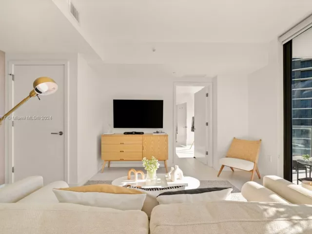 2-bedroom condo for rent in Miami - 501 NE 31st St 2209 - MondialRealty