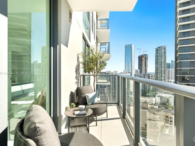 2-bedroom condo for rent in Miami - 501 NE 31st St 2209 - MondialRealty