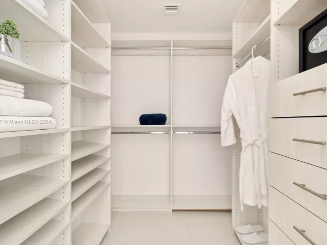 2-bedroom condo for rent in Miami - 501 NE 31st St 2209 - MondialRealty