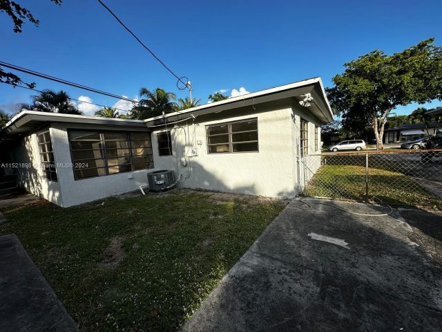 Home for rent at 2021 NW 12th Ave - photo 4967490