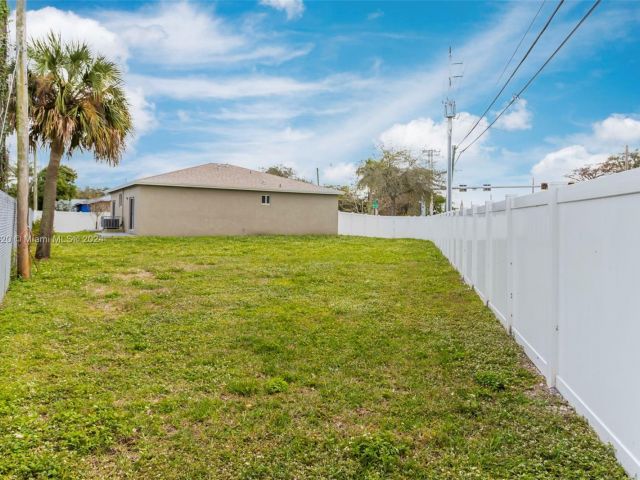 Home for sale at 830 NW 27th Ave - photo 4975694