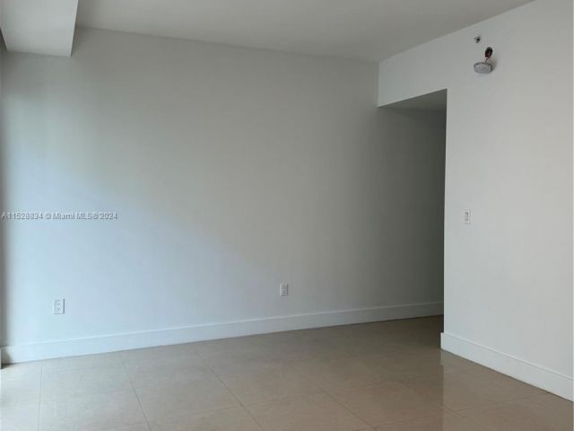 Home for rent at 6000 Collins Ave 313 - photo 5468185