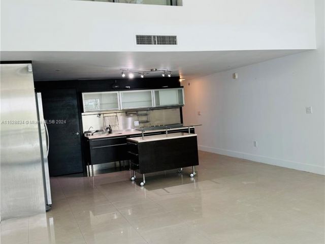 Home for rent at 6000 Collins Ave 313 - photo 5468186