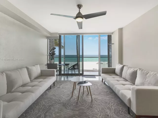 4-bedroom condo for sale in Sunny Isles Beach - 18975 Collins Ave 2000 - MondialRealty