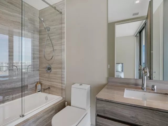 4-bedroom condo for sale in Sunny Isles Beach - 18975 Collins Ave 2000 - MondialRealty