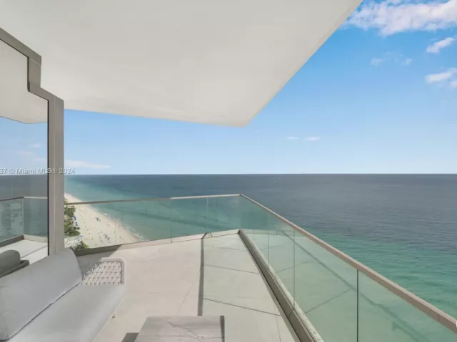 4-bedroom condo for sale in Sunny Isles Beach - 18975 Collins Ave 2000 - MondialRealty