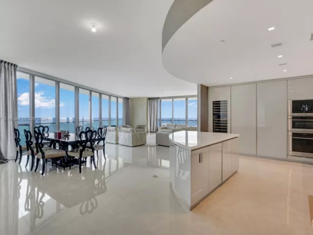 4-bedroom condo for sale in Sunny Isles Beach - 18975 Collins Ave 2000 - MondialRealty
