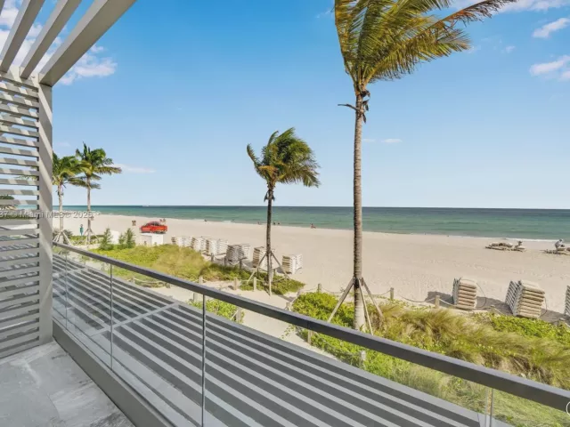 4-bedroom condo for sale in Sunny Isles Beach - 18975 Collins Ave 2000 - MondialRealty