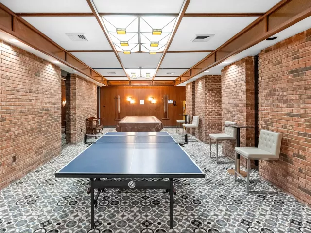 2-bedroom condo for sale in Hollywood - 2751 S Ocean Drive 504n - MondialRealty
