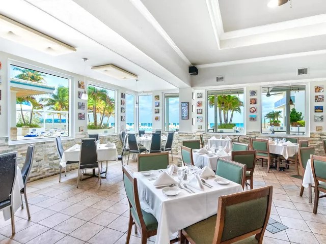 2-bedroom condo for sale in Hollywood - 2751 S Ocean Drive 504n - MondialRealty