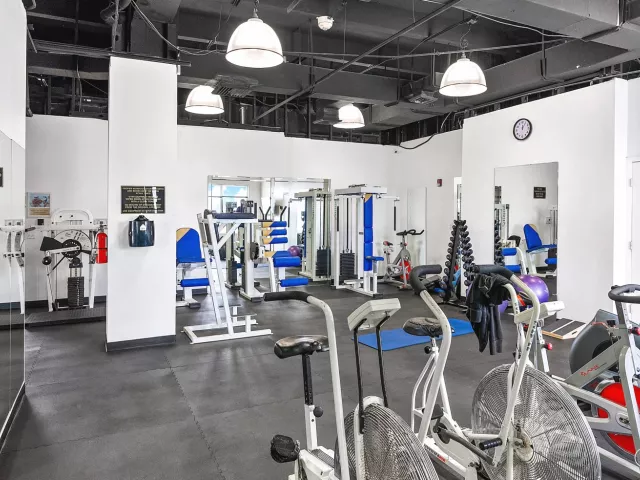 2-bedroom condo for sale in Hollywood - 2751 S Ocean Drive 504n - MondialRealty