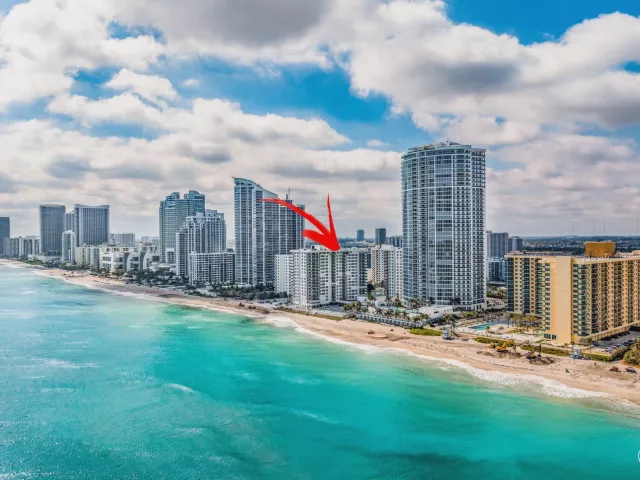 2-bedroom condo for sale in Hollywood - 2751 S Ocean Drive 504n - MondialRealty