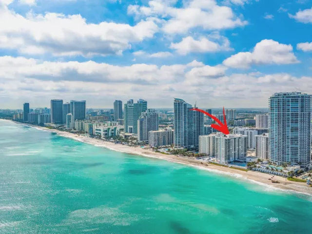 2-bedroom condo for sale in Hollywood - 2751 S Ocean Drive 504n - MondialRealty