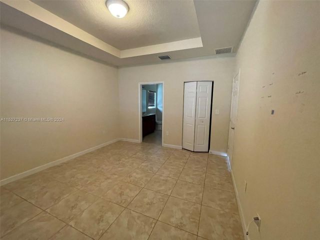 Home for rent at 2401 NE 4th St 2401 - photo 5072711