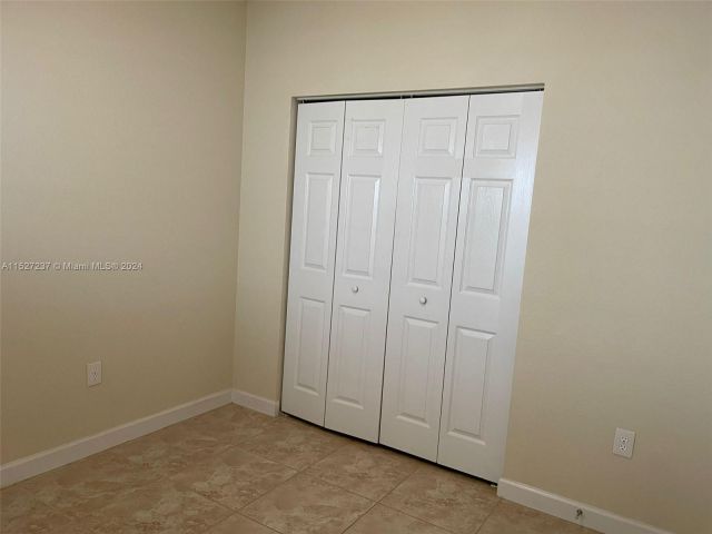 Home for rent at 2401 NE 4th St 2401 - photo 5072714