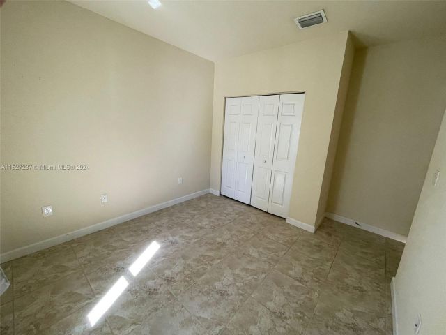 Home for rent at 2401 NE 4th St 2401 - photo 5072717