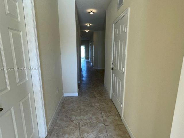 Home for rent at 2401 NE 4th St 2401 - photo 5072721