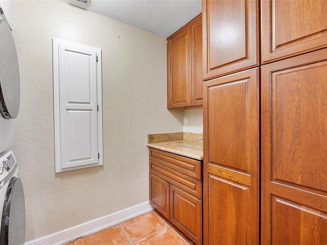 Home for sale at 925 SW 21st St - photo 5024724