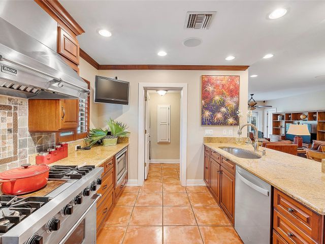 Home for sale at 925 SW 21st St - photo 5024725